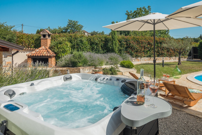 Villa Nonni - Autentica casa istriana in pietra con piscina privata in Istria, Croazia Višnjan